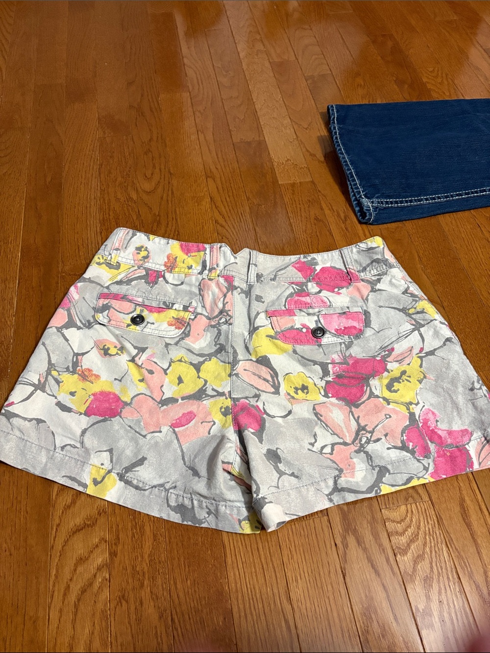 Loft women’s Floral Print Shorts in Pink, Yellow & Gray size 10 inseam 4 inch